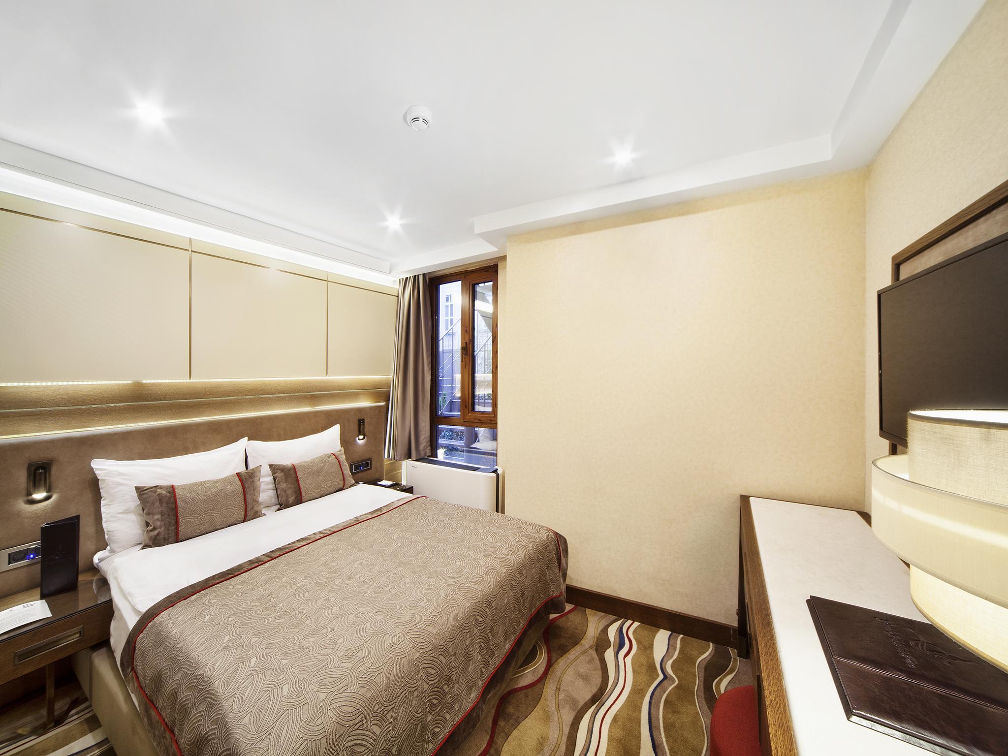 Otel Grand De Pera 4*