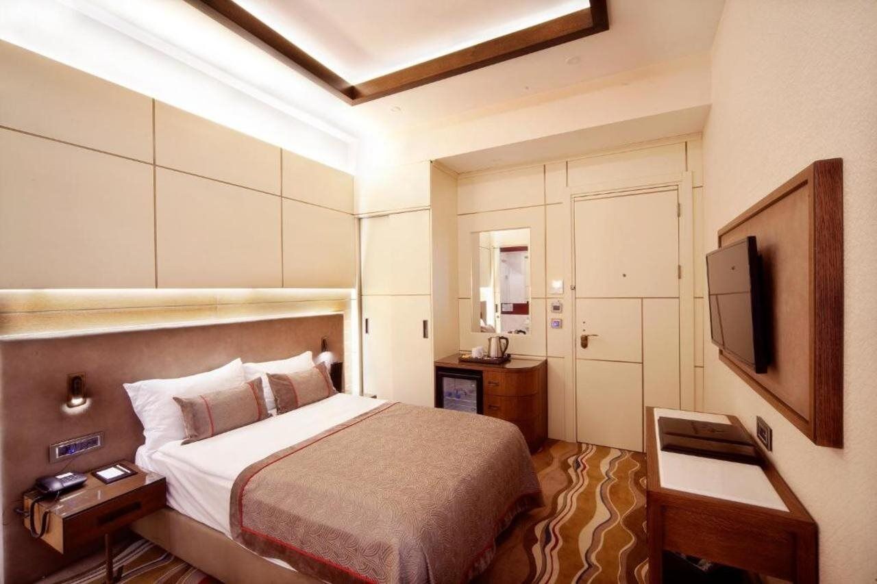 Grand De Pera Otel 4*